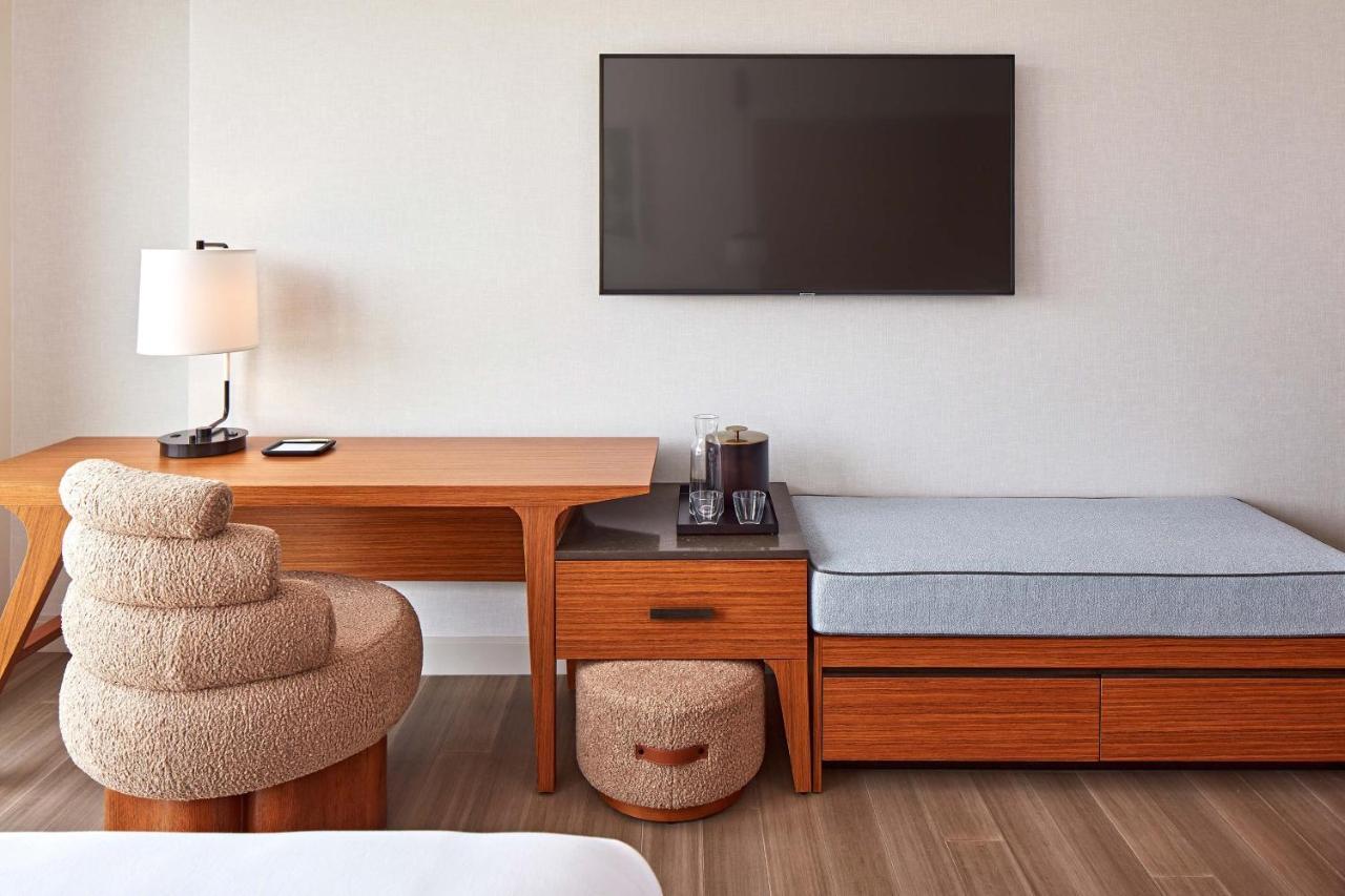 Citrine, Palo Alto, A Tribute Portfolio 4*